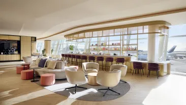 Main sitting area overlooking the bar at the JFK Sapphire Lounge
