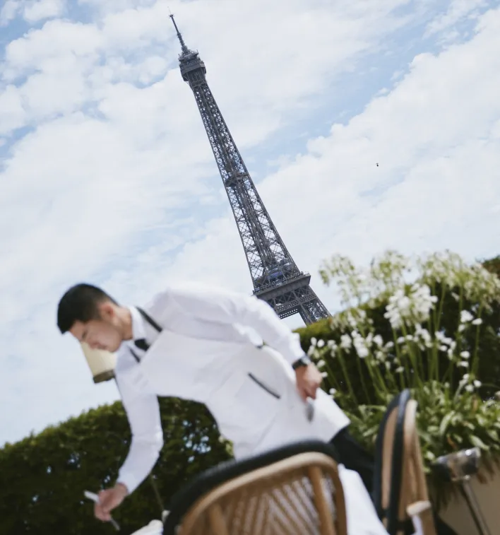 sapphire reserve experiences paris